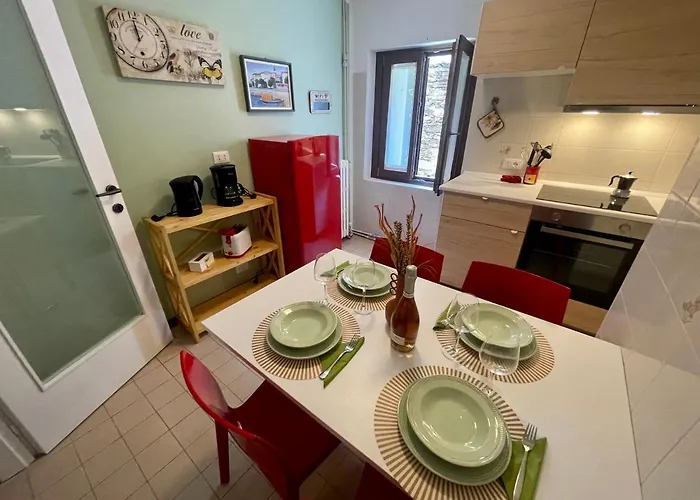 Bianca With Private Garden 아파트 *